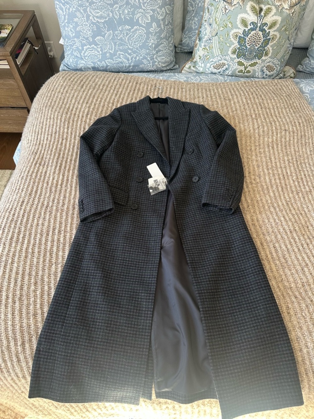 Women’s Uniqlo Double-Breasted Long Gray Plaid Overcoat - Picture 4 of 7